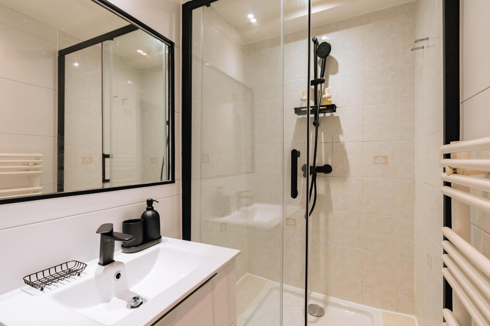Chic & Stylish 1Bd Apart Louvre-Rivoli! Apartment ปารีส ภายนอก รูปภาพ